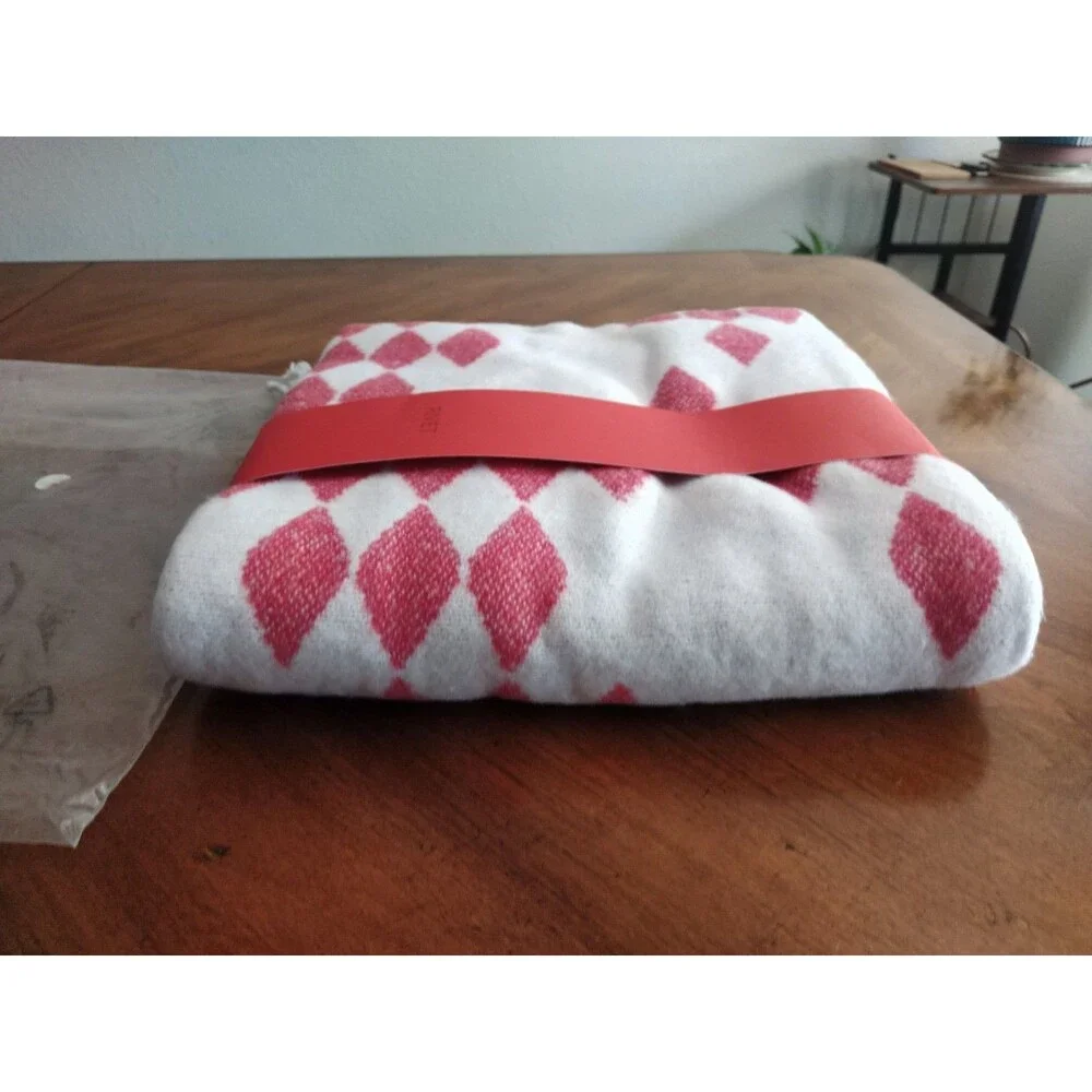 NEW Geometric Diamond Jacquard Reversible Throw Blanket 50